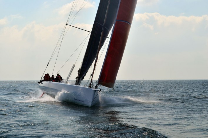 L'imoca 60 pieds Sensation Océan dans les couteaux de Groix