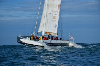 Maxi-catamaran de course Explorer